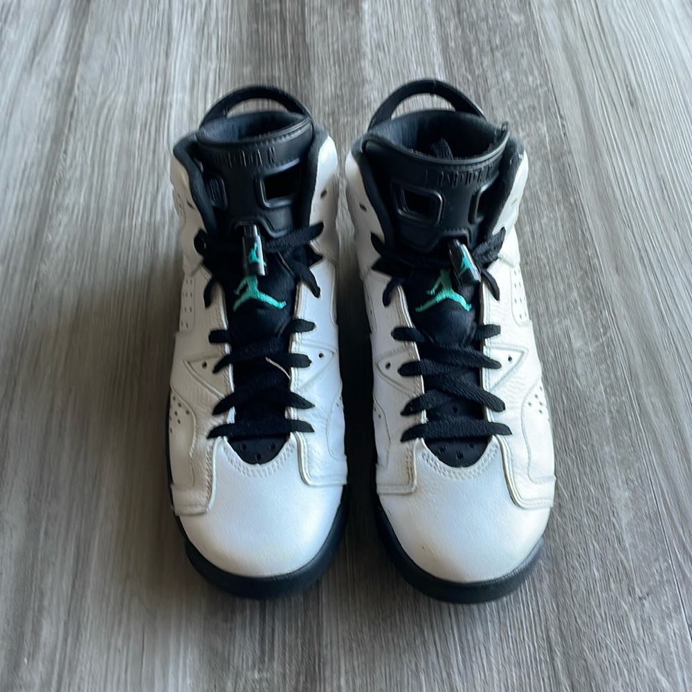 Jordan 6 size 6.5Y